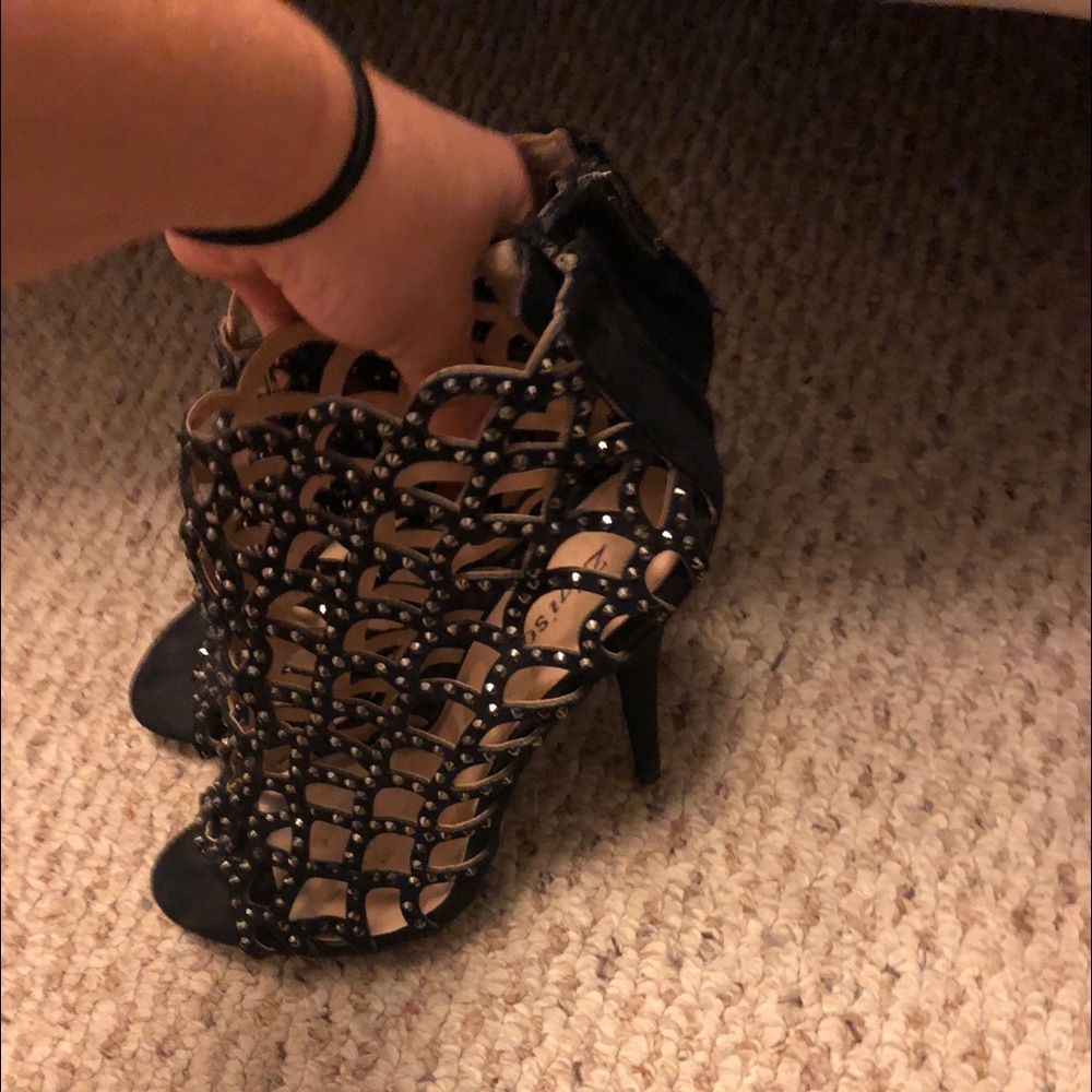 Heels - Picture 6 of 6